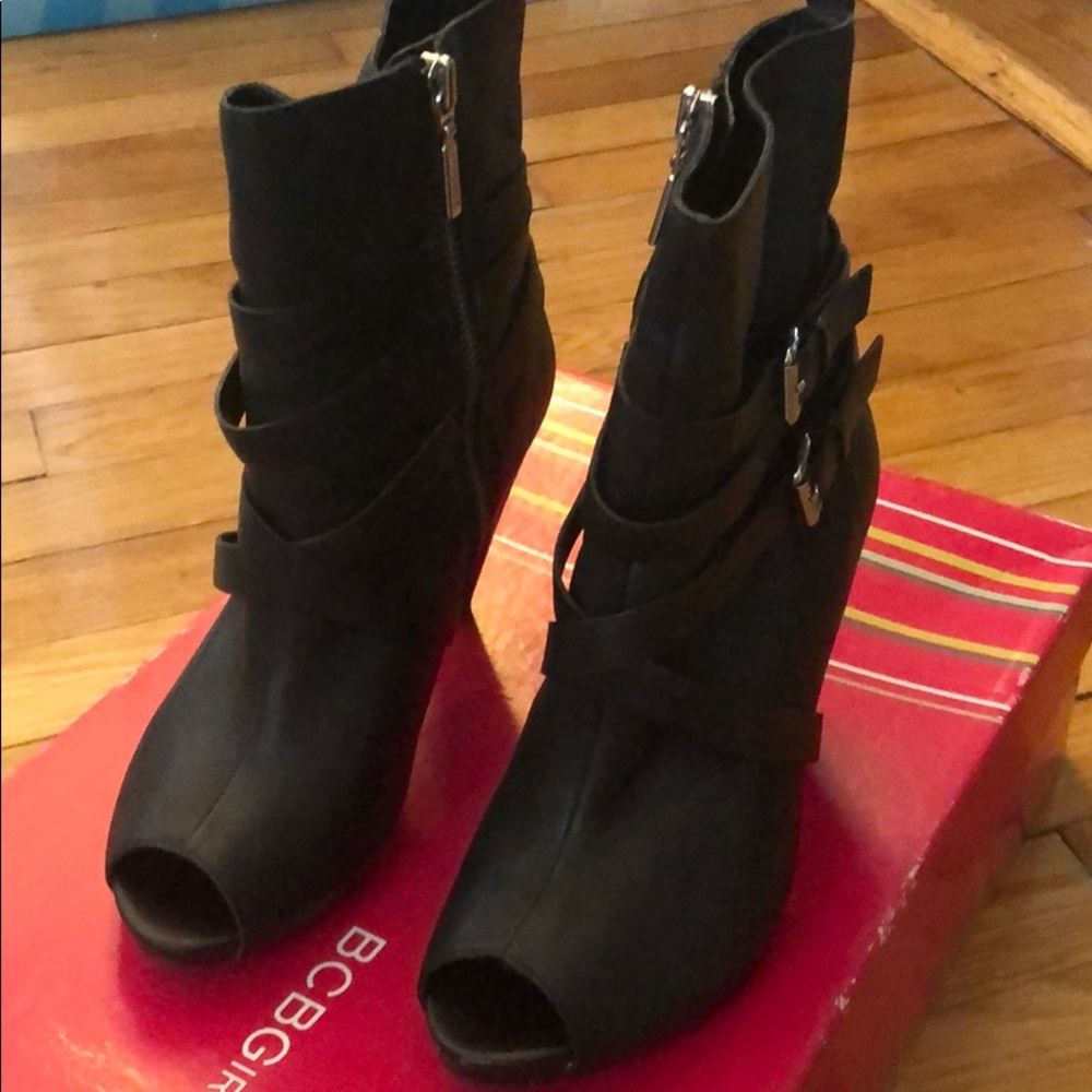 BGBGirls peep-toe ankle boot heel